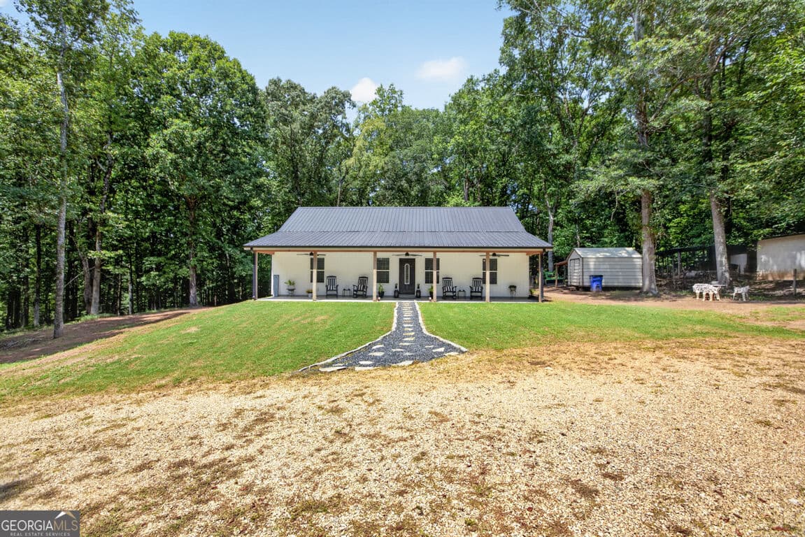 3 bedroom, 2 bathroom, 1,518 sq ft single family residence for sale at 206 Lake Oglethorpe Drive, Arnoldsville, GA 30619 — photo 6