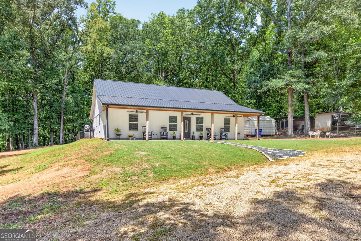 3 bedroom, 2 bathroom, 1,518 sq ft single family residence for sale at 206 Lake Oglethorpe Drive, Arnoldsville, GA 30619 — photo 7