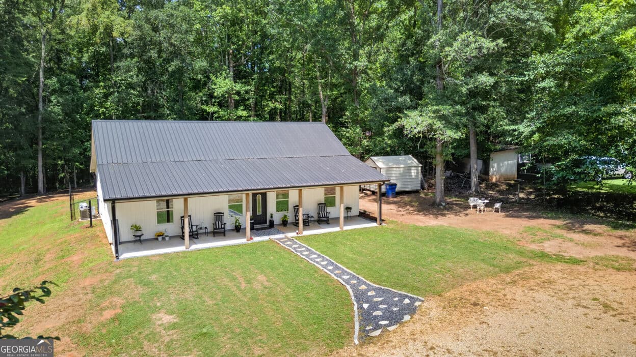 3 bedroom, 2 bathroom, 1,518 sq ft single family residence for sale at 206 Lake Oglethorpe Drive, Arnoldsville, GA 30619 — photo 3