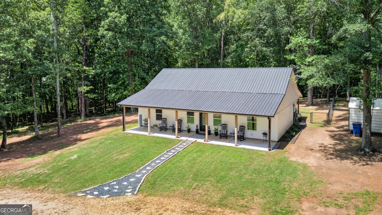 3 bedroom, 2 bathroom, 1,518 sq ft single family residence for sale at 206 Lake Oglethorpe Drive, Arnoldsville, GA 30619 — photo 5