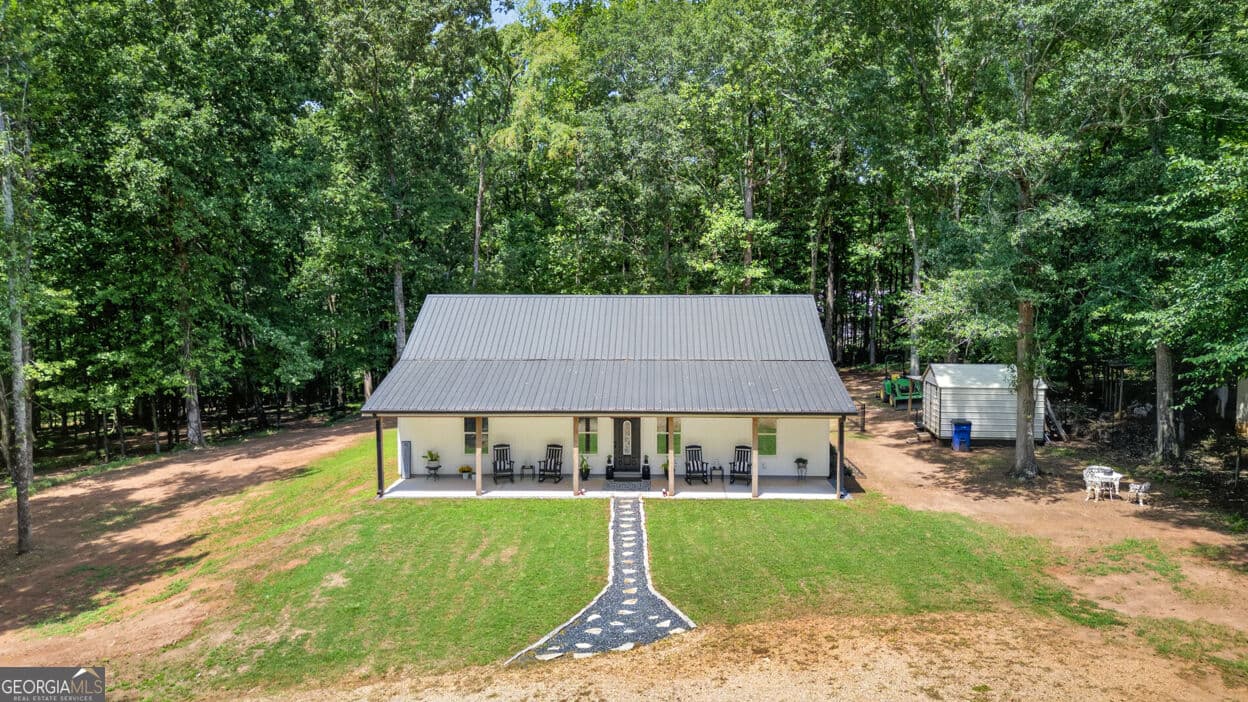 3 bedroom, 2 bathroom, 1,518 sq ft single family residence for sale at 206 Lake Oglethorpe Drive, Arnoldsville, GA 30619 — photo 4