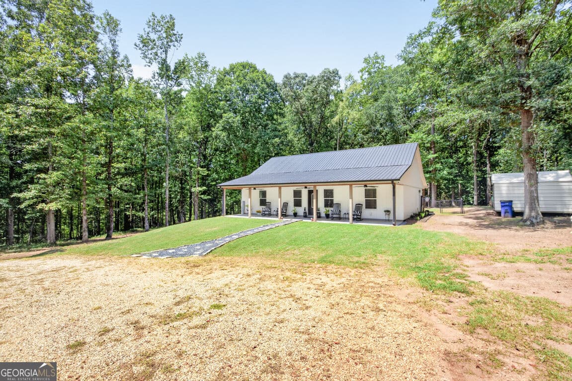 3 bedroom, 2 bathroom, 1,518 sq ft single family residence for sale at 206 Lake Oglethorpe Drive, Arnoldsville, GA 30619 — photo 8