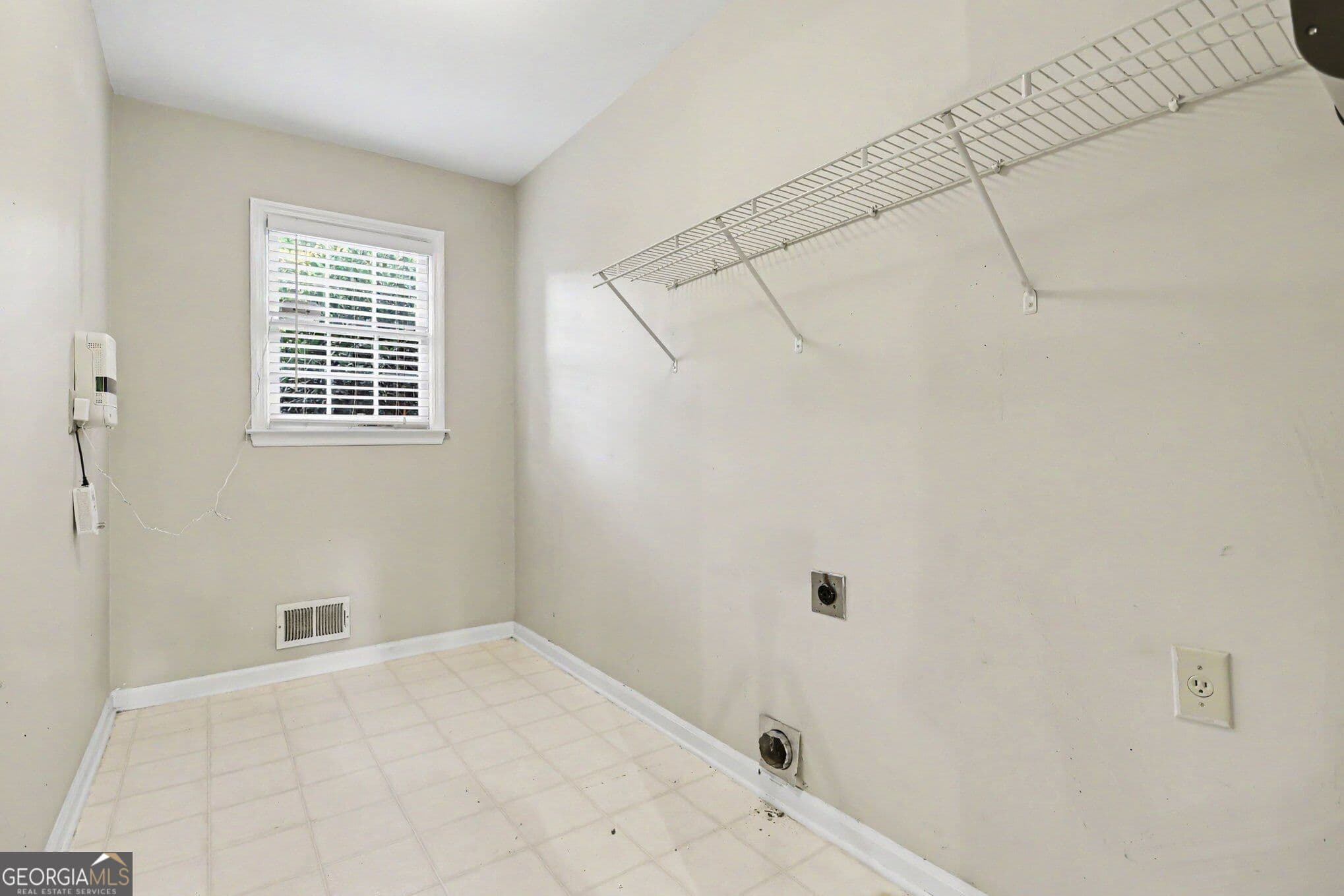3 bedroom, 2.5 bathroom, 1,882 sq ft single family residence for sale at 3514 Nettle Lane, Roswell, GA 30075 — photo 10