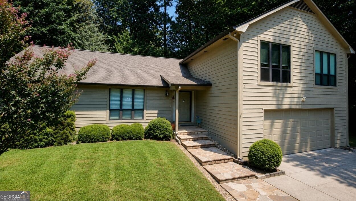 4 bedroom, 3 bathroom, 2,266 sq ft single family residence for sale at 370 Soft Pine Trail, Roswell, GA 30076 — photo 1 of 18