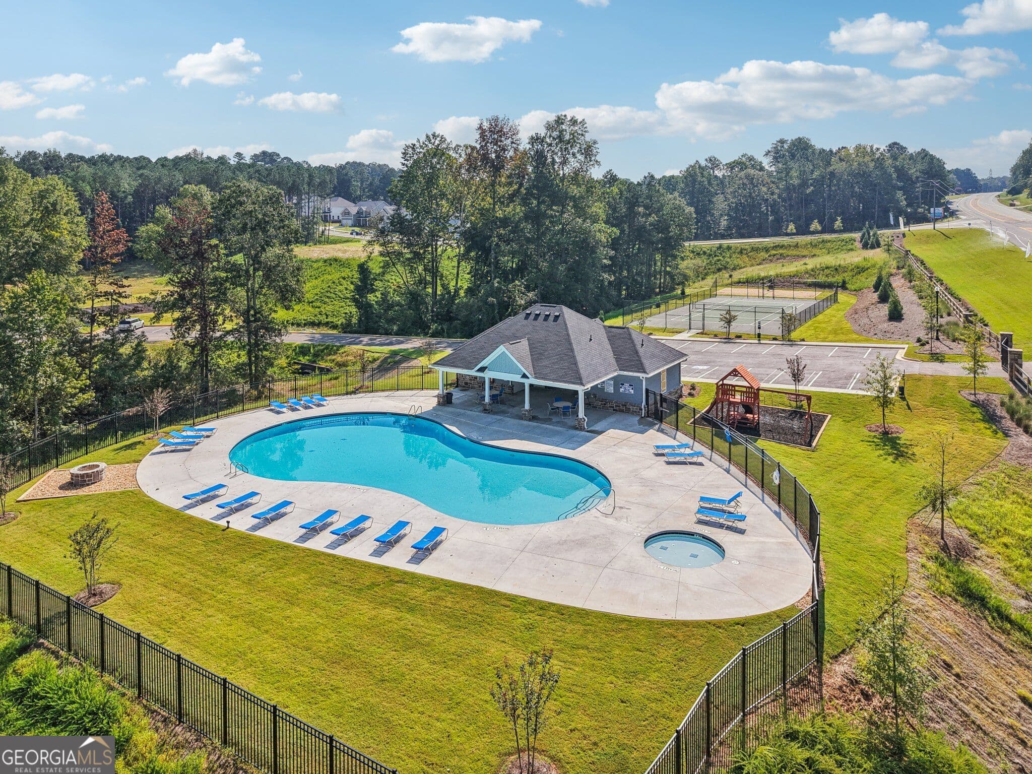 5 bedroom, 3.5 bathroom, 2,395 sq ft single family residence for sale at 395 Cedar Wood Trace, Winder, GA 30680 — photo 2