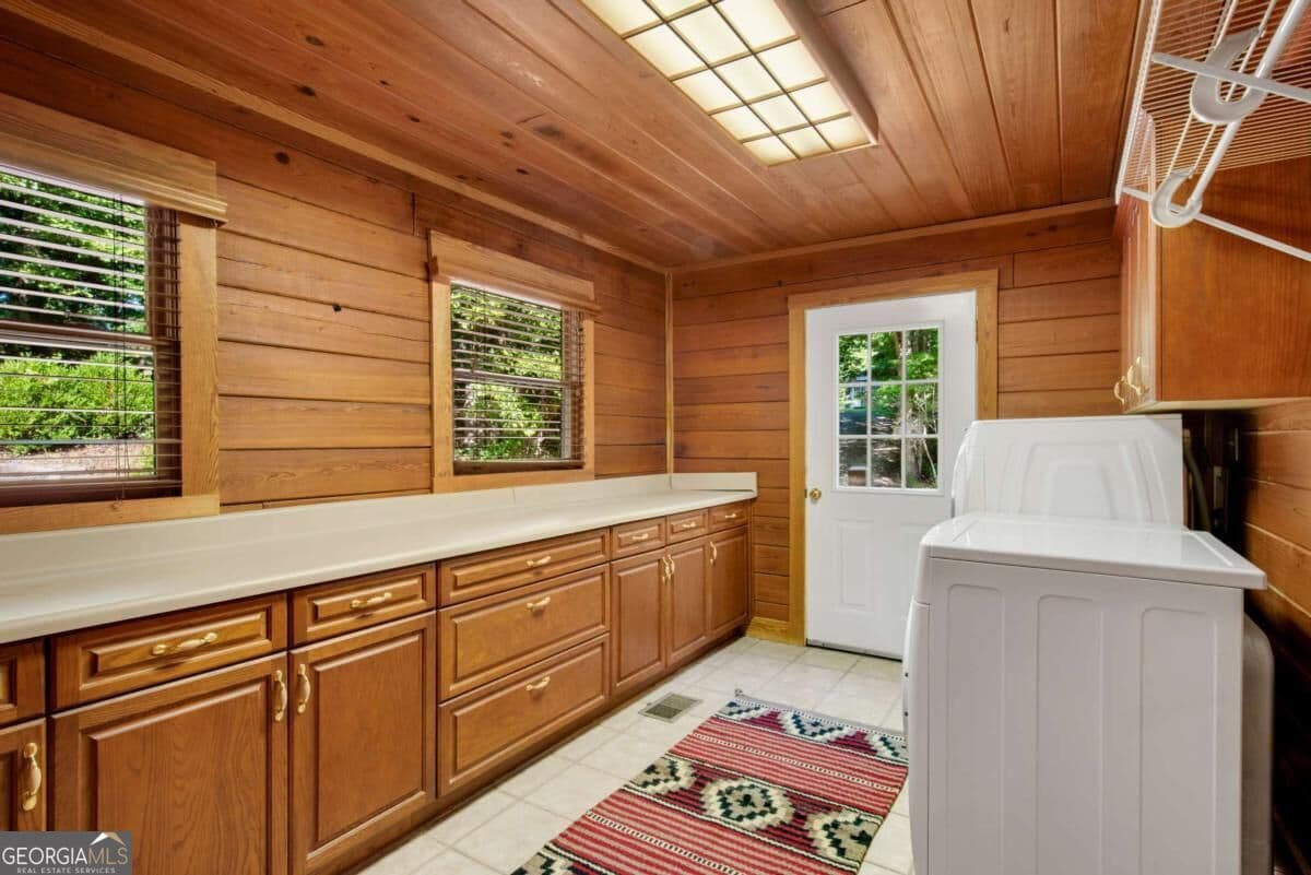 5 bedroom, 5.5 bathroom, 4,510 sq ft cabin,single family residence for sale at 1300 Soap Creek Road, Ball Ground, GA 30107 — photo 10