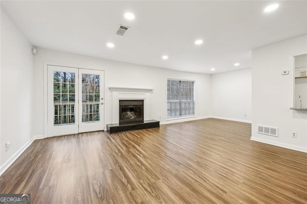 3 bedroom, 3.5 bathroom, 2,024 sq ft condominium for sale at 502 Bridge Lane, Smyrna, GA 30082 — photo 2