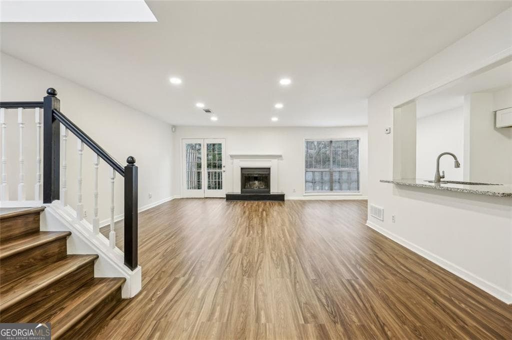 3 bedroom, 3.5 bathroom, 2,024 sq ft condominium for sale at 502 Bridge Lane, Smyrna, GA 30082 — photo 3