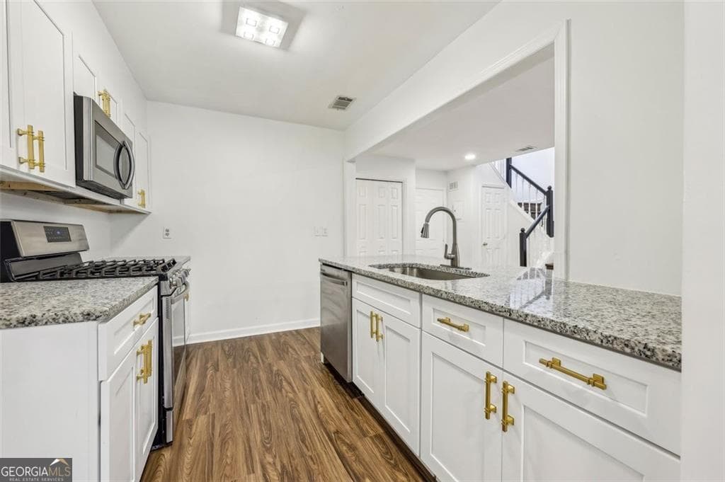 3 bedroom, 3.5 bathroom, 2,024 sq ft condominium for sale at 502 Bridge Lane, Smyrna, GA 30082 — photo 4