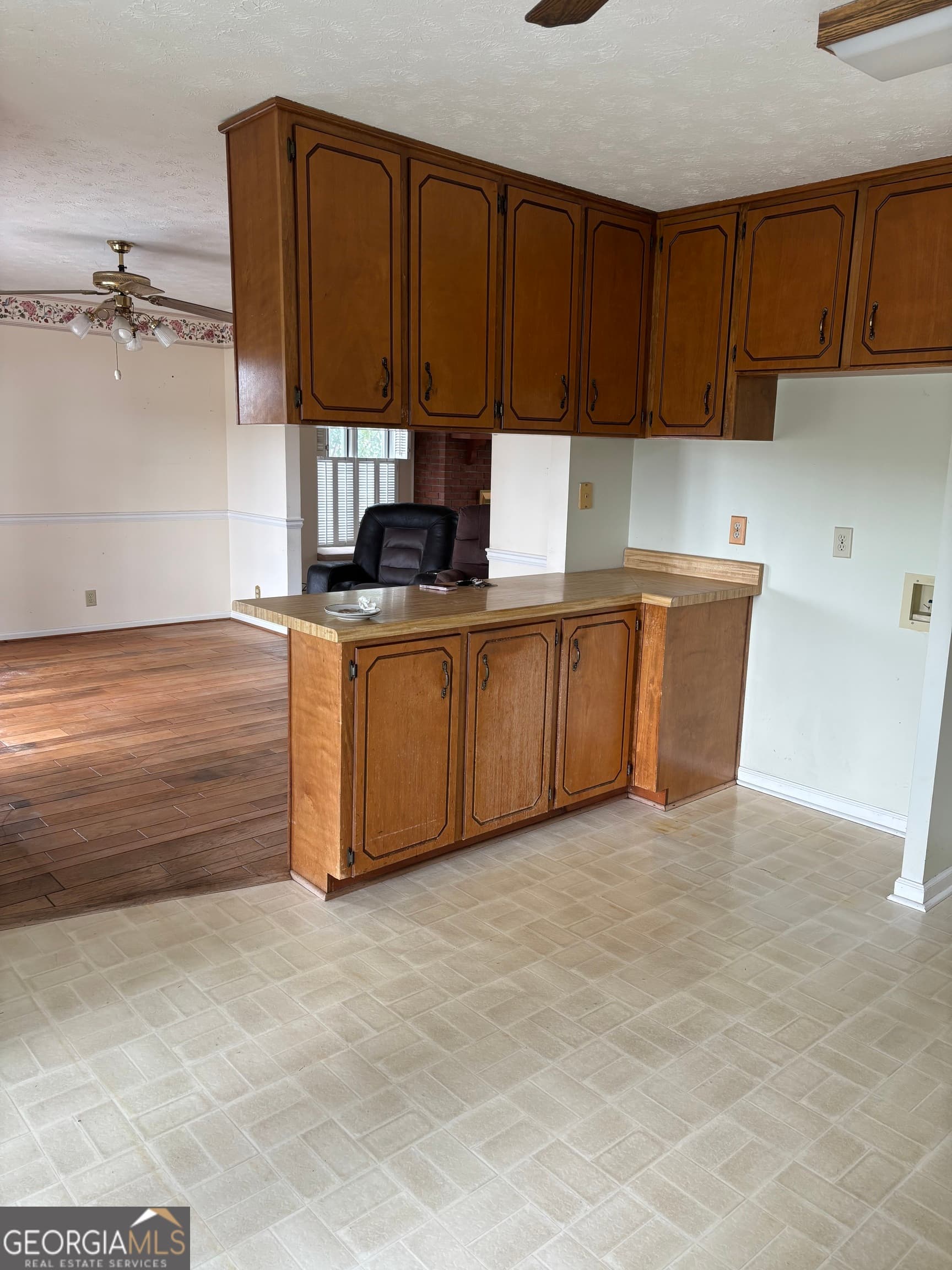 3 bedroom, 2 bathroom, 1,661 sq ft single family residence for sale at 207A Lakeshore Circle, Milledgeville, GA 31061 — photo 6