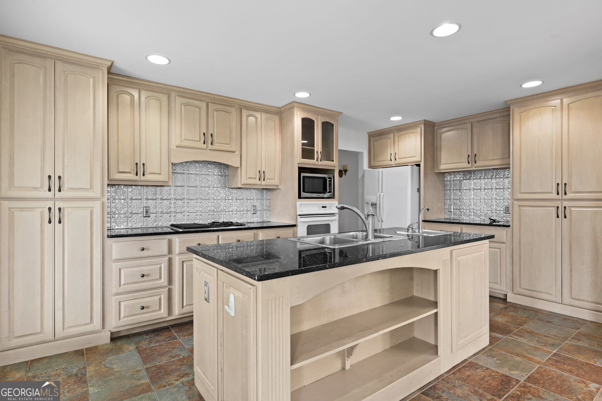 3 bedroom, 2 bathroom, 4,437 sq ft single family residence under contract at 177 - H Shangri La Drive, Mineral Bluff, GA 30559 — photo 9