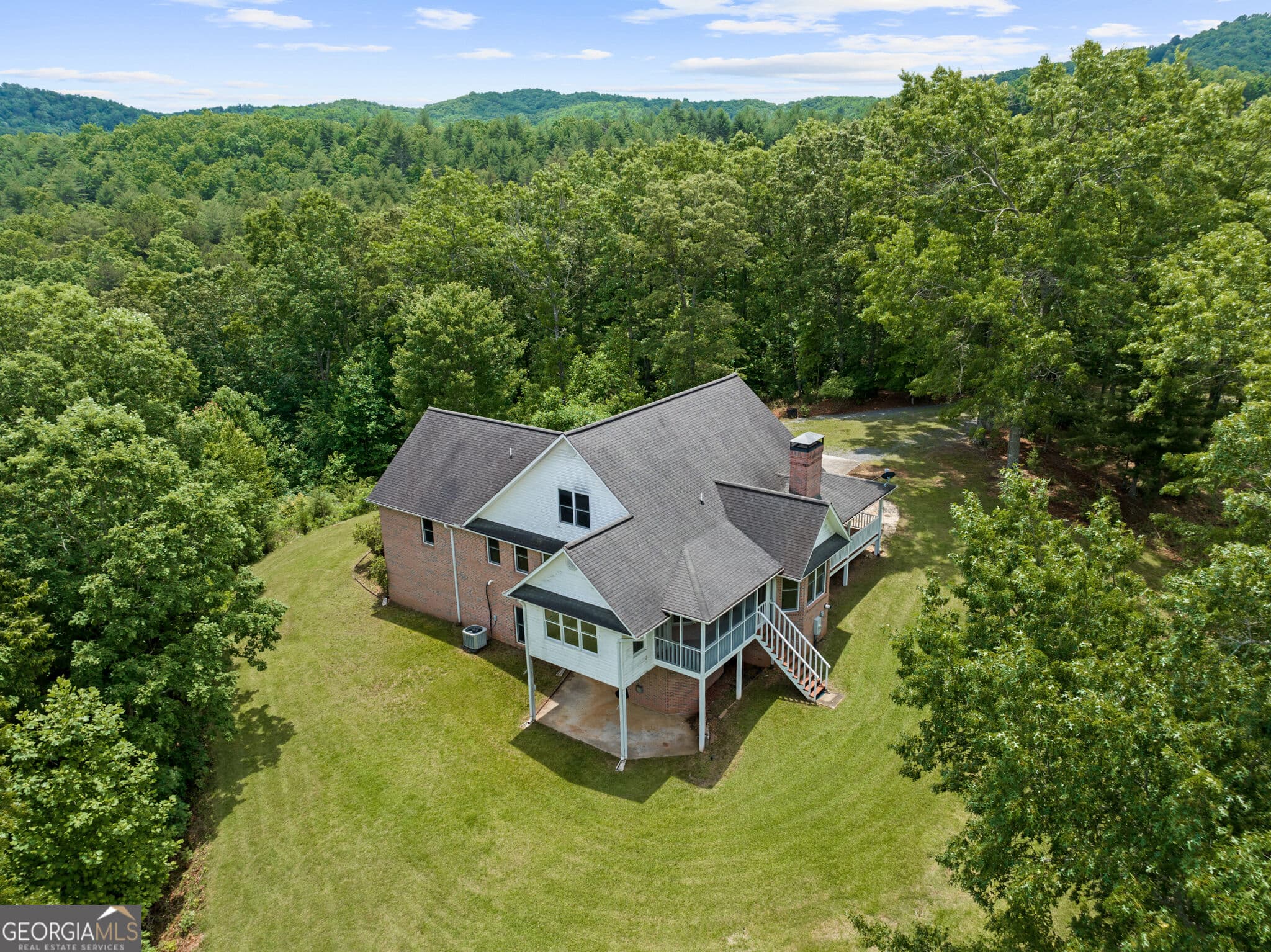 3 bedroom, 2 bathroom, 4,437 sq ft single family residence under contract at 177 - H Shangri La Drive, Mineral Bluff, GA 30559 — photo 4