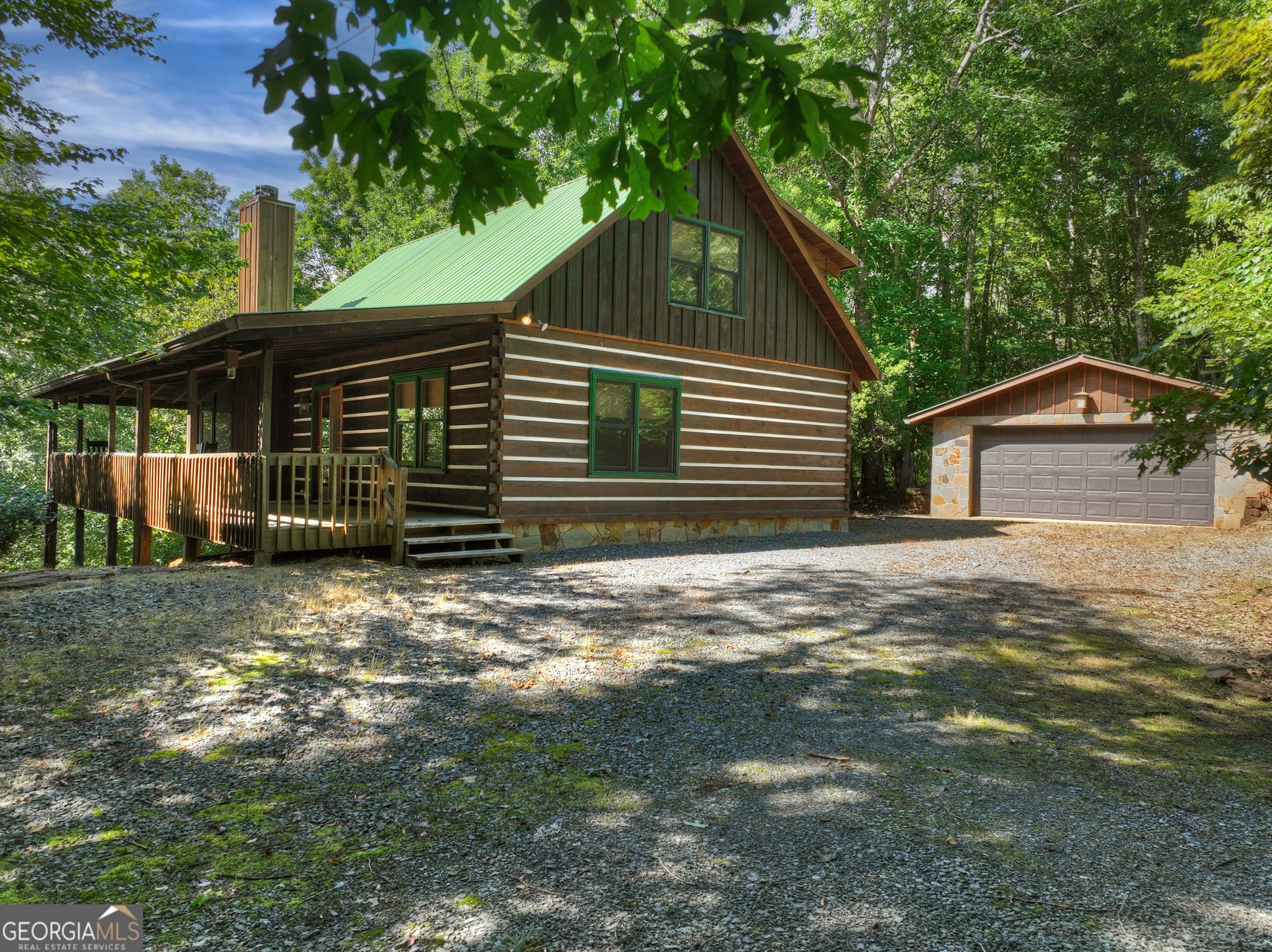 4 bedroom, 3 bathroom, 2,574 sq ft cabin,single family residence for sale at 100 Arrow Way, Mineral Bluff, GA 30559 — photo 2