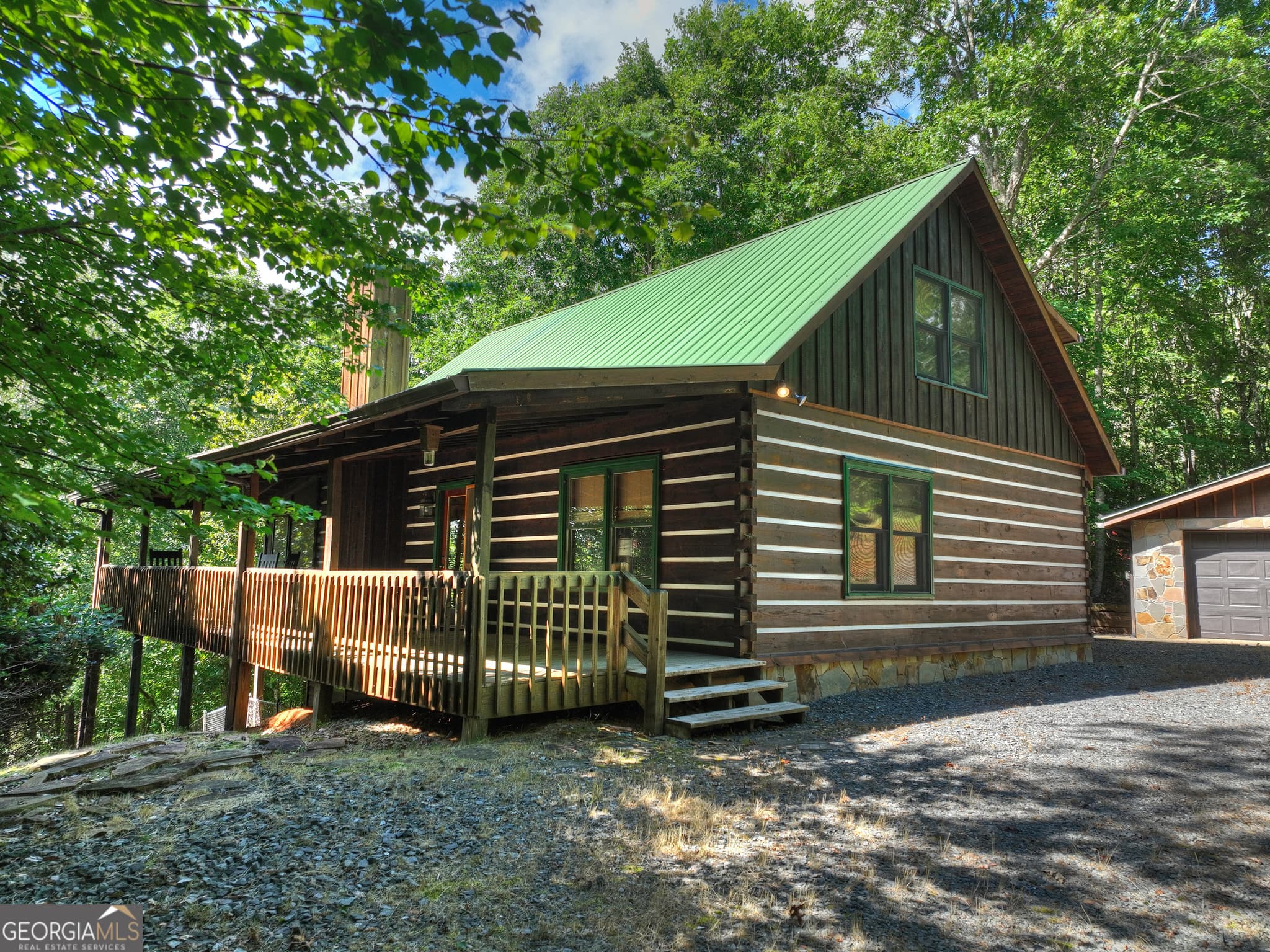4 bedroom, 3 bathroom, 2,574 sq ft cabin,single family residence for sale at 100 Arrow Way, Mineral Bluff, GA 30559 — photo 1 of 56