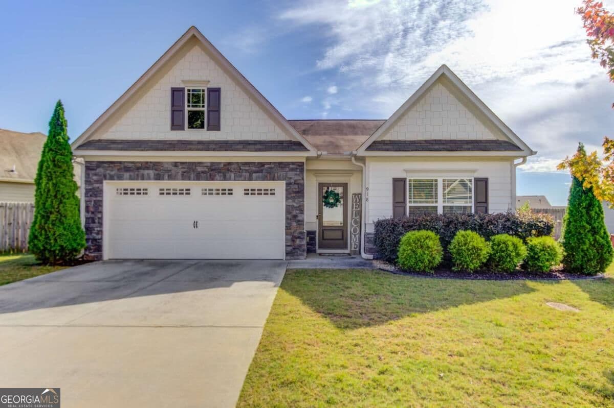 3 bedroom, 2 bathroom, 1,822 sq ft single family residence for sale at 918 Blind Brook Circle, Hoschton, GA 30548 — photo 1 of 42