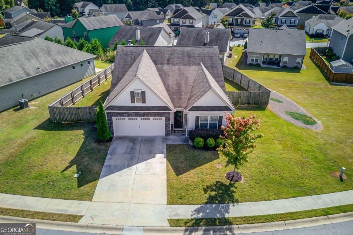 3 bedroom, 2 bathroom, 1,822 sq ft single family residence for sale at 918 Blind Brook Circle, Hoschton, GA 30548 — photo 5