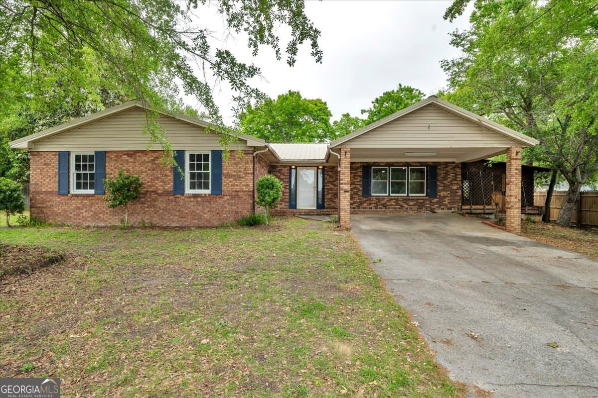 4 bedroom, 2 bathroom, 1,866 sq ft single family residence for sale at 111 Weaver Road, Warner Robins, GA 31093 — photo 4