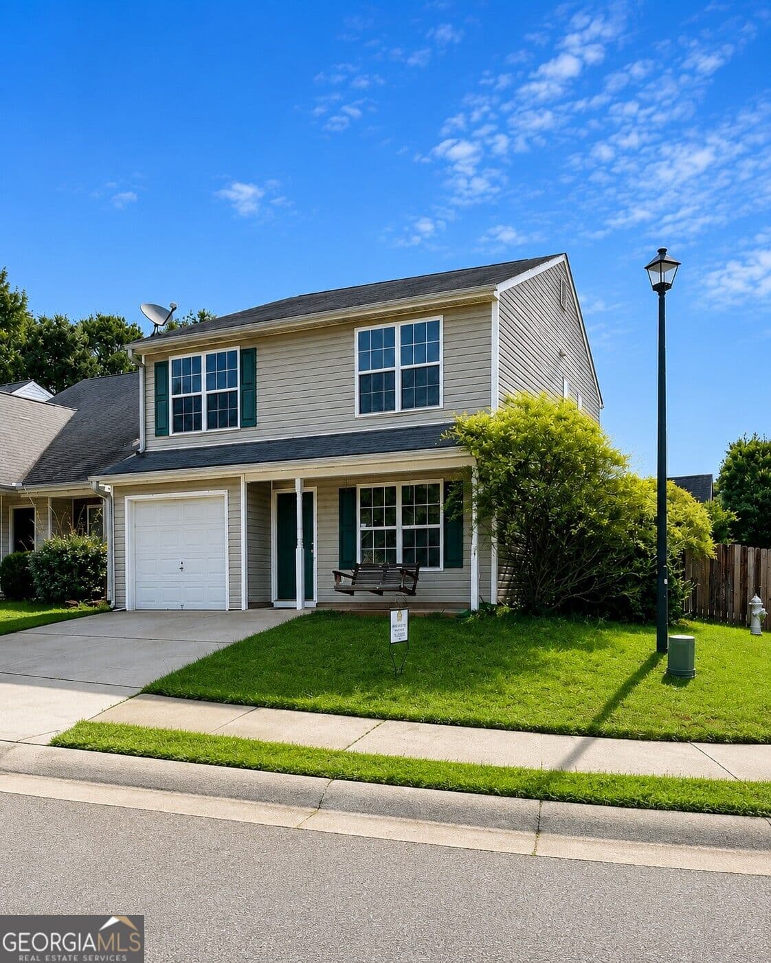 3 bedroom, 2.5 bathroom, 1,404 sq ft townhouse for sale at 500 Jaclyn Circle, Mcdonough, GA 30253 — photo 2