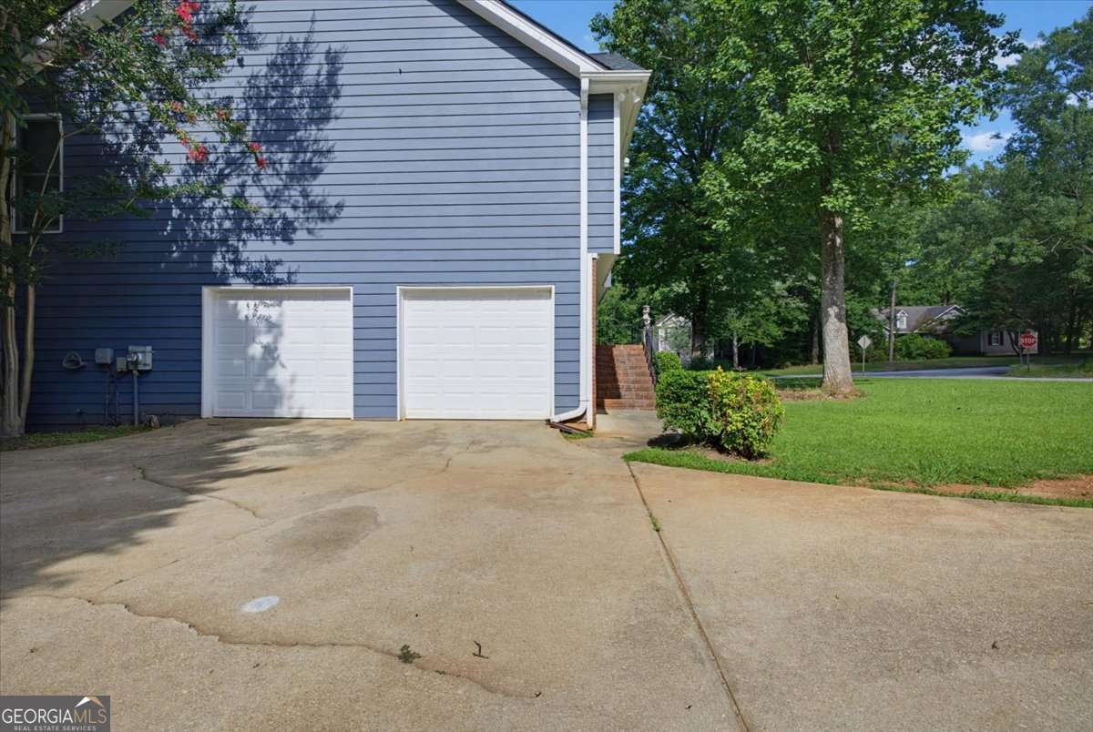 4 bedroom, 3 bathroom, 2,105 sq ft single family residence for sale at 10 Fairhaven Court, Covington, GA 30016 — photo 4
