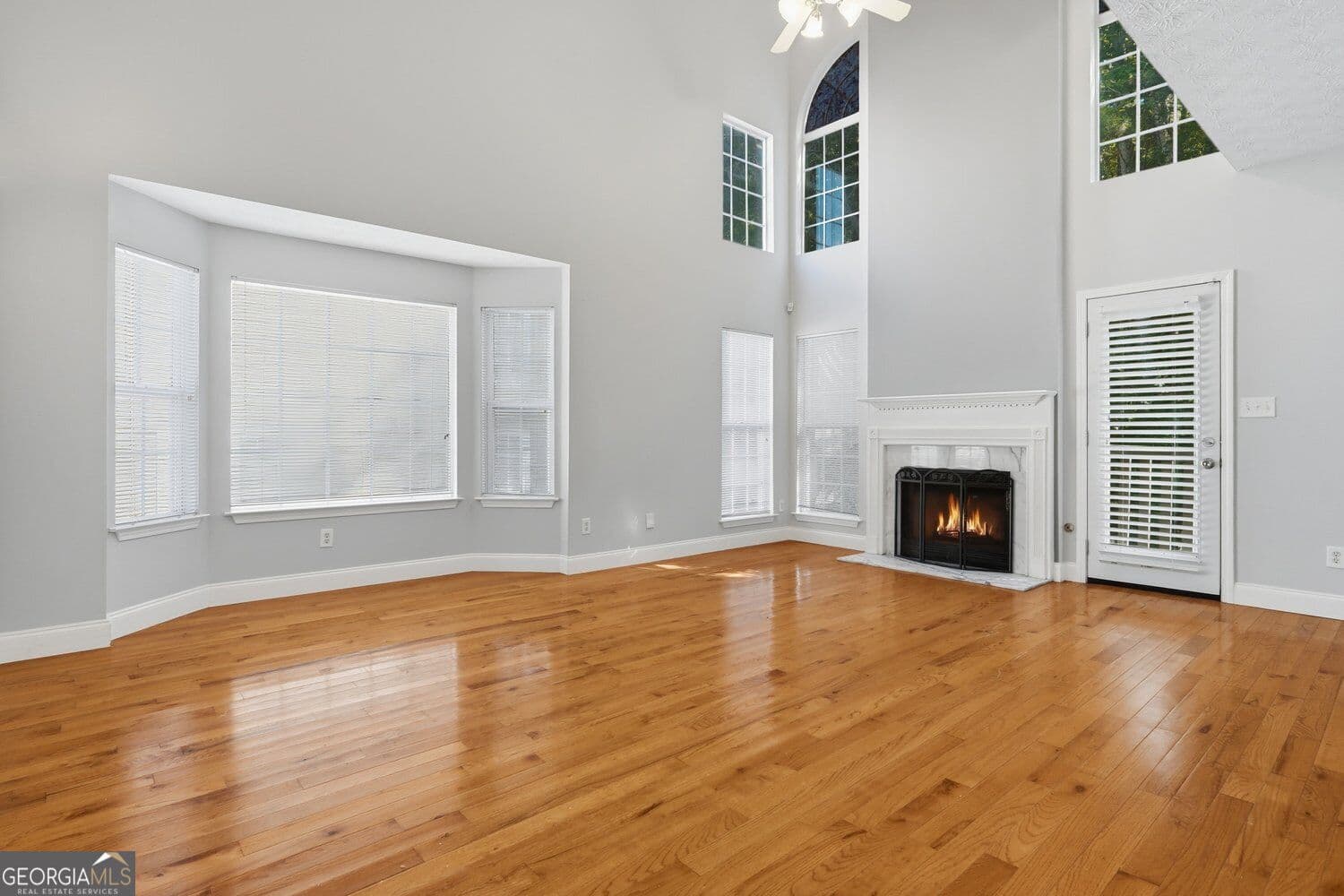 3 bedroom, 2 bathroom, 3,130 sq ft townhouse for sale at 2462 Valley Cove Drive, Duluth, GA 30097 — photo 2