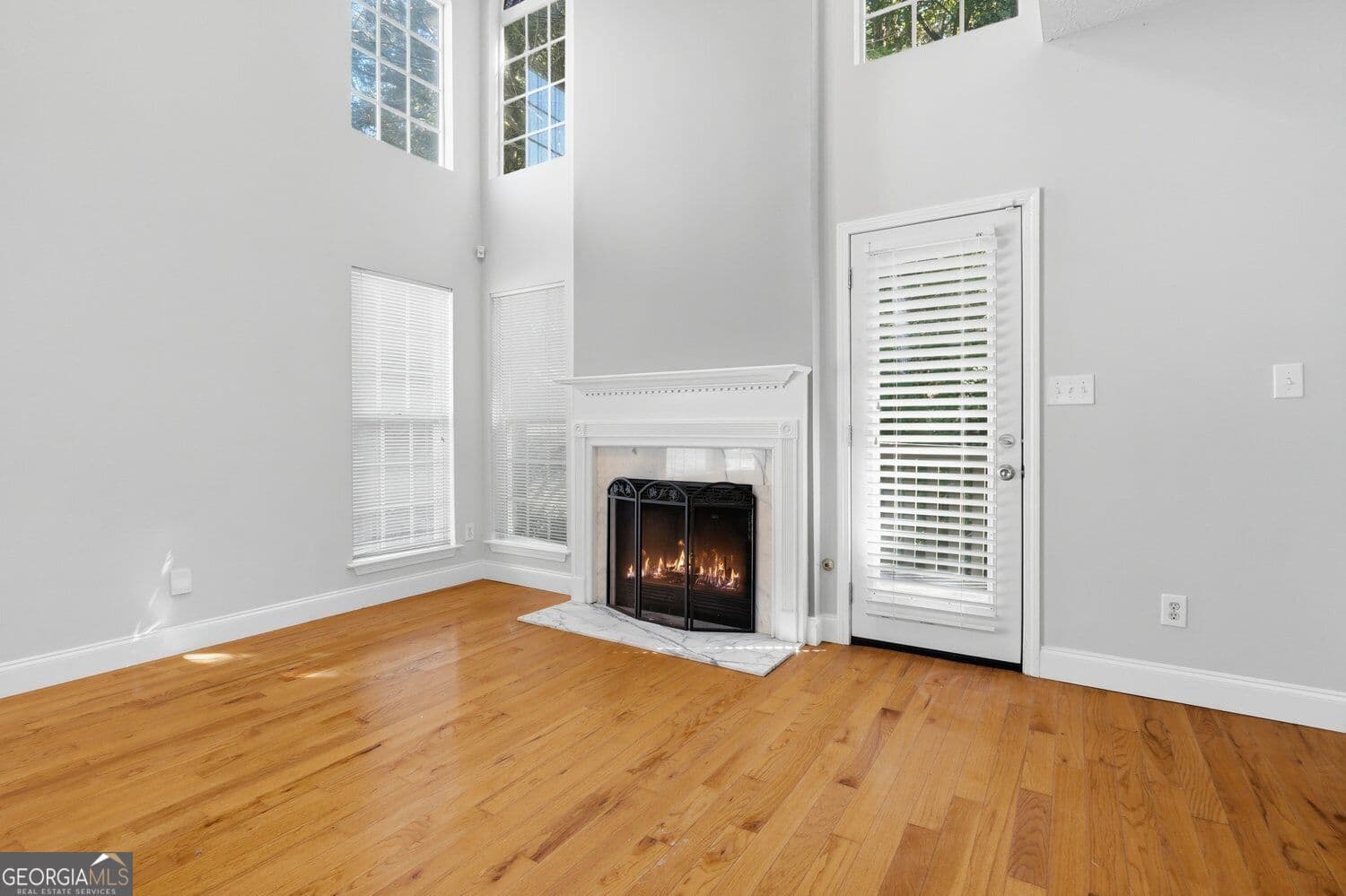 3 bedroom, 2 bathroom, 3,130 sq ft townhouse for sale at 2462 Valley Cove Drive, Duluth, GA 30097 — photo 4