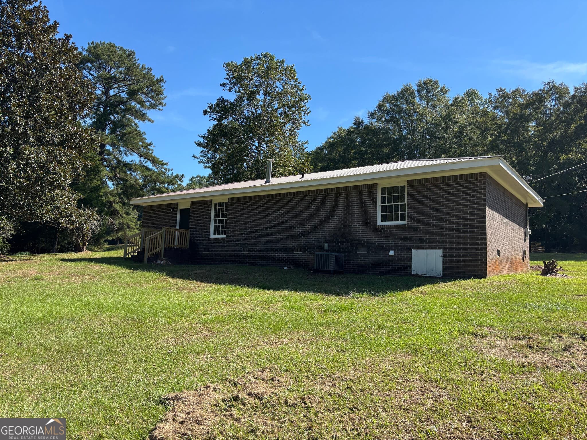3 bedroom, 1 bathroom, 1,125 sq ft single family residence for rent at 126 Young Road, Franklin, GA 30217 for $1,750 a month — photo 4
