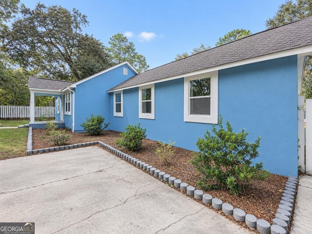 6 bedroom, 3.5 bathroom, 2,261 sq ft single family residence for sale at 1307 4th Avenue, Albany, GA 31707 — photo 2