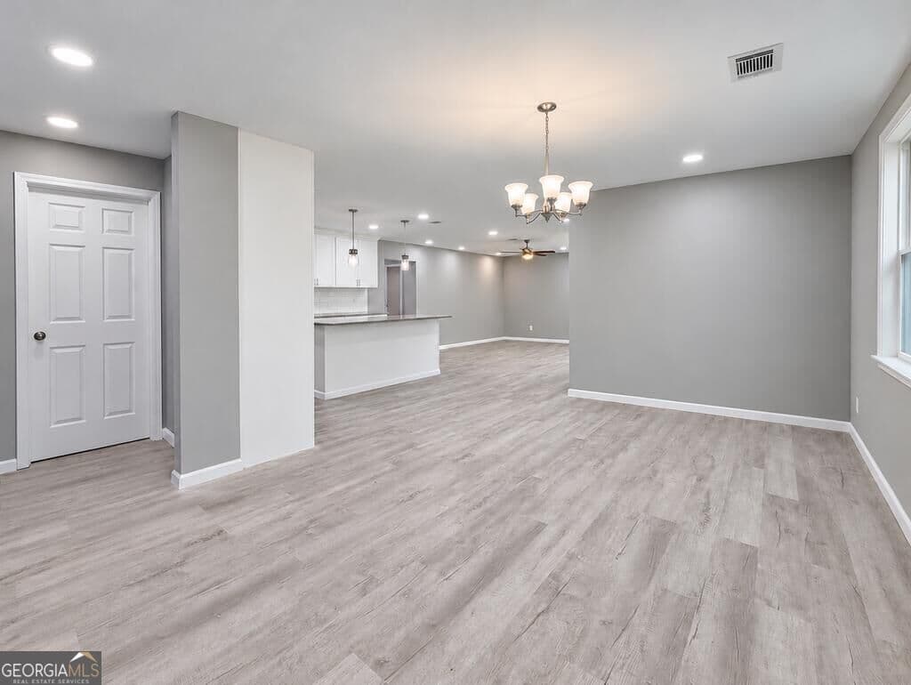 6 bedroom, 3.5 bathroom, 2,261 sq ft single family residence for sale at 1307 4th Avenue, Albany, GA 31707 — photo 5
