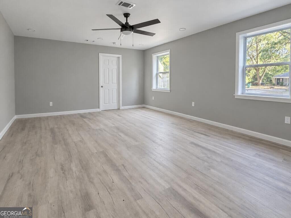 6 bedroom, 3.5 bathroom, 2,261 sq ft single family residence for sale at 1307 4th Avenue, Albany, GA 31707 — photo 10