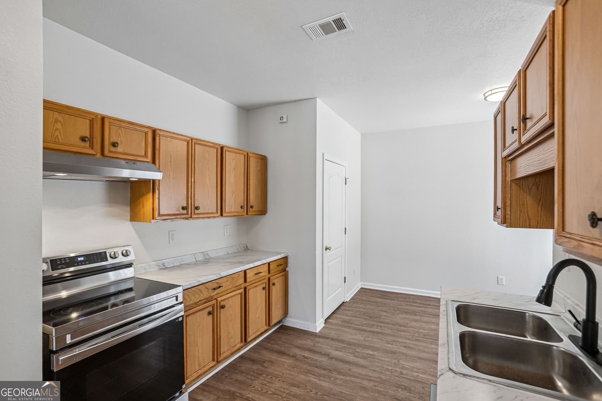 3 bedroom, 2 bathroom, 1,386 sq ft single family residence for sale at 387 Apple Blossom Way, Macon, GA 31217 — photo 6