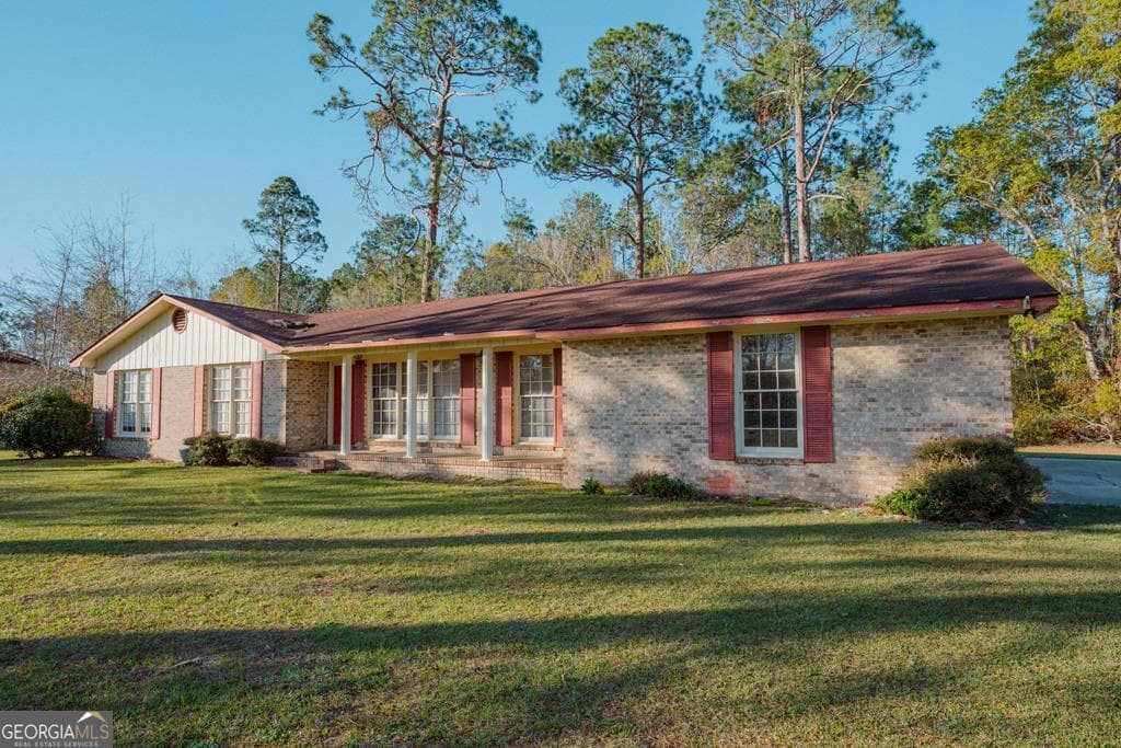 3 bedroom, 2 bathroom, 1,735 sq ft single family residence sold at 146 First Street, Baxley, GA 31513