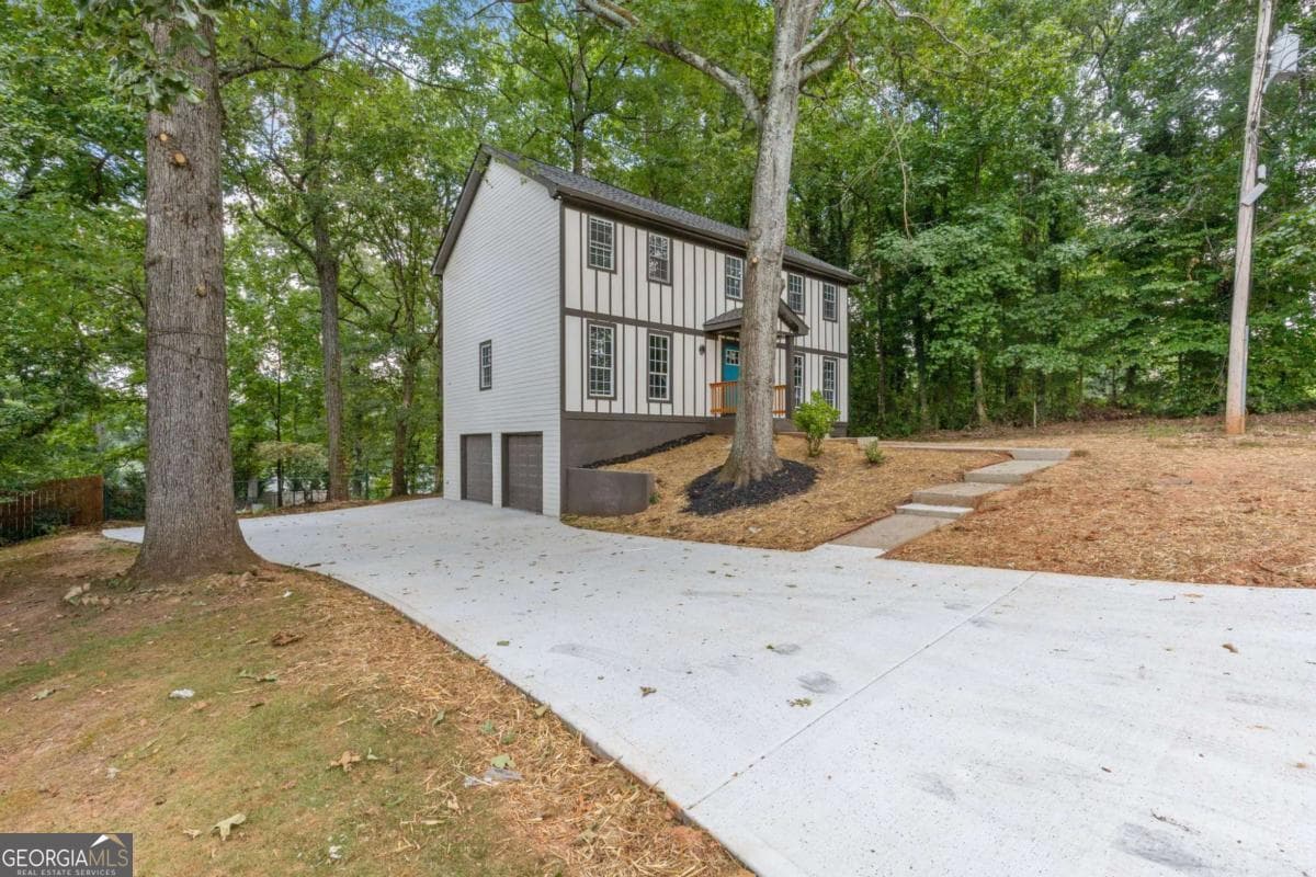 4 bedroom, 2.5 bathroom, 3,108 sq ft single family residence for sale at 1001 Gunners Walk, Tucker, GA 30084 — photo 2