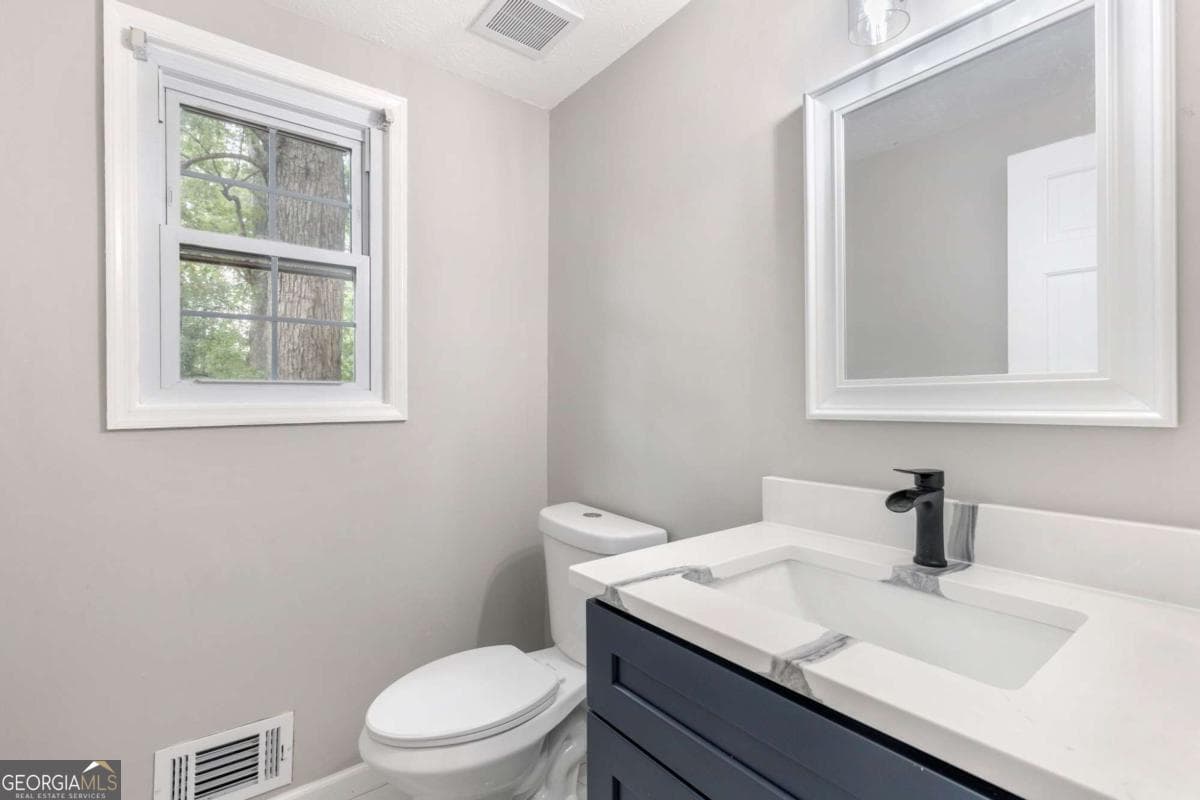 4 bedroom, 2.5 bathroom, 3,108 sq ft single family residence for sale at 1001 Gunners Walk, Tucker, GA 30084 — photo 8