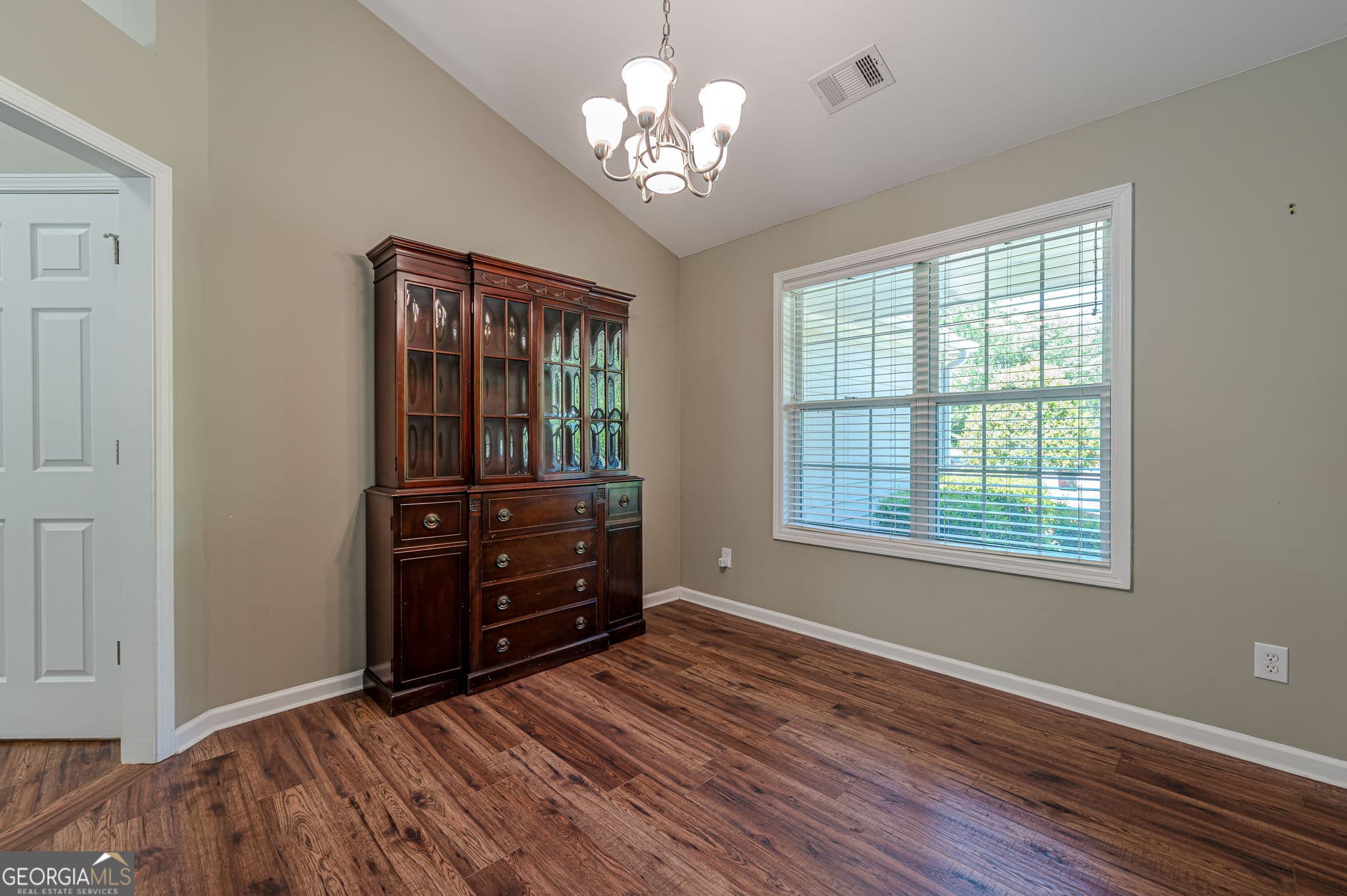 3 bedroom, 2 bathroom, 1,928 sq ft single family residence for sale at 7730 Timberline Overlook, Cumming, GA 30041 — photo 6