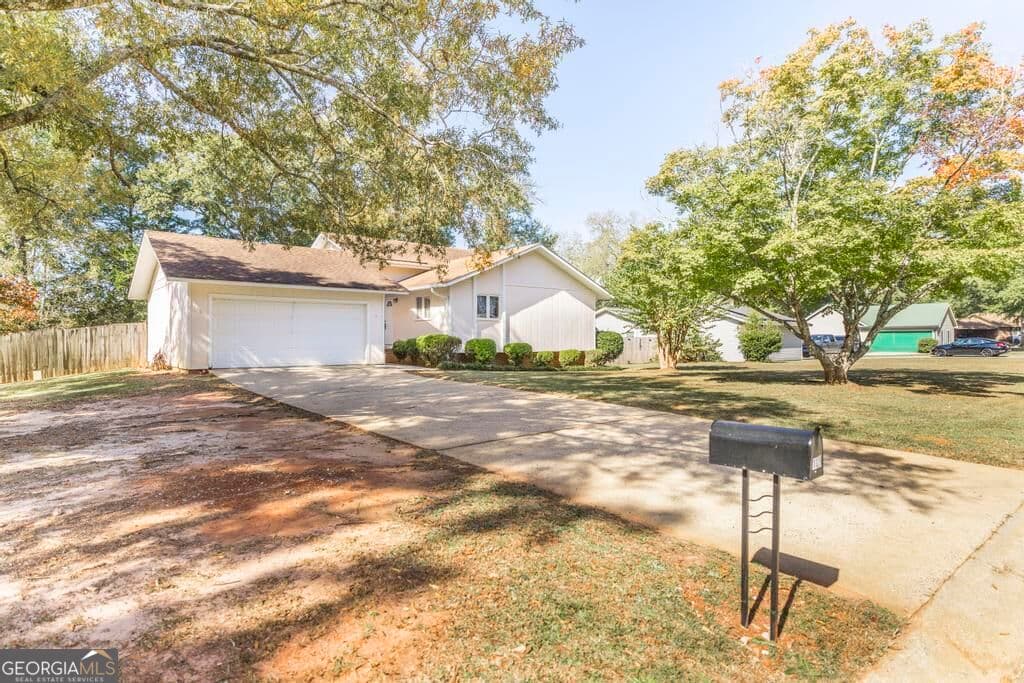 4 bedroom, 2.5 bathroom, 7 sq ft single family residence for sale at 1129 Kingston Rd, Perry, GA 31069