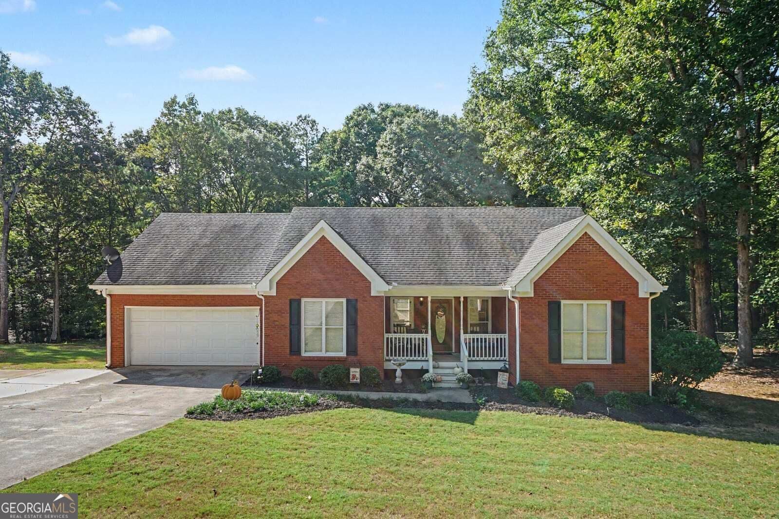3 bedroom, 2 bathroom, 1,564 sq ft single family residence for sale at 4100 Jewel Ridge, Monroe, GA 30655 — photo 1 of 22