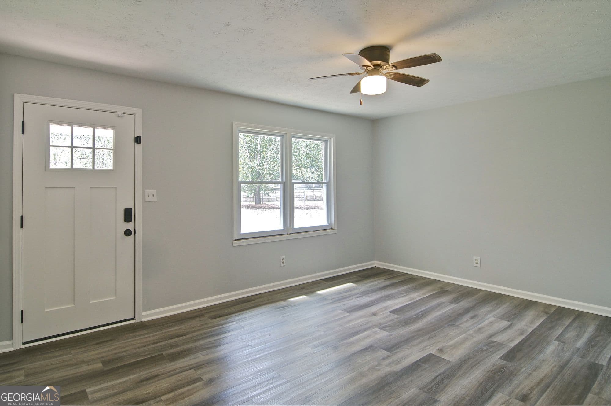 3 bedroom, 1.5 bathroom, 1,075 sq ft single family residence for sale at 3939 Morris Circle, Douglasville, GA 30135 — photo 2