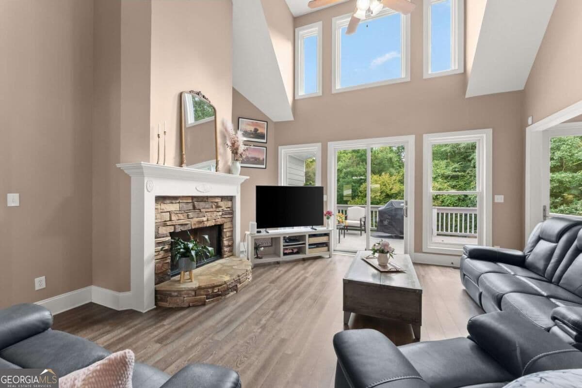 6 bedroom, 4.5 bathroom, 4,571 sq ft single family residence for sale at 1522 Gracebrook Drive, Lawrenceville, GA 30045 — photo 6