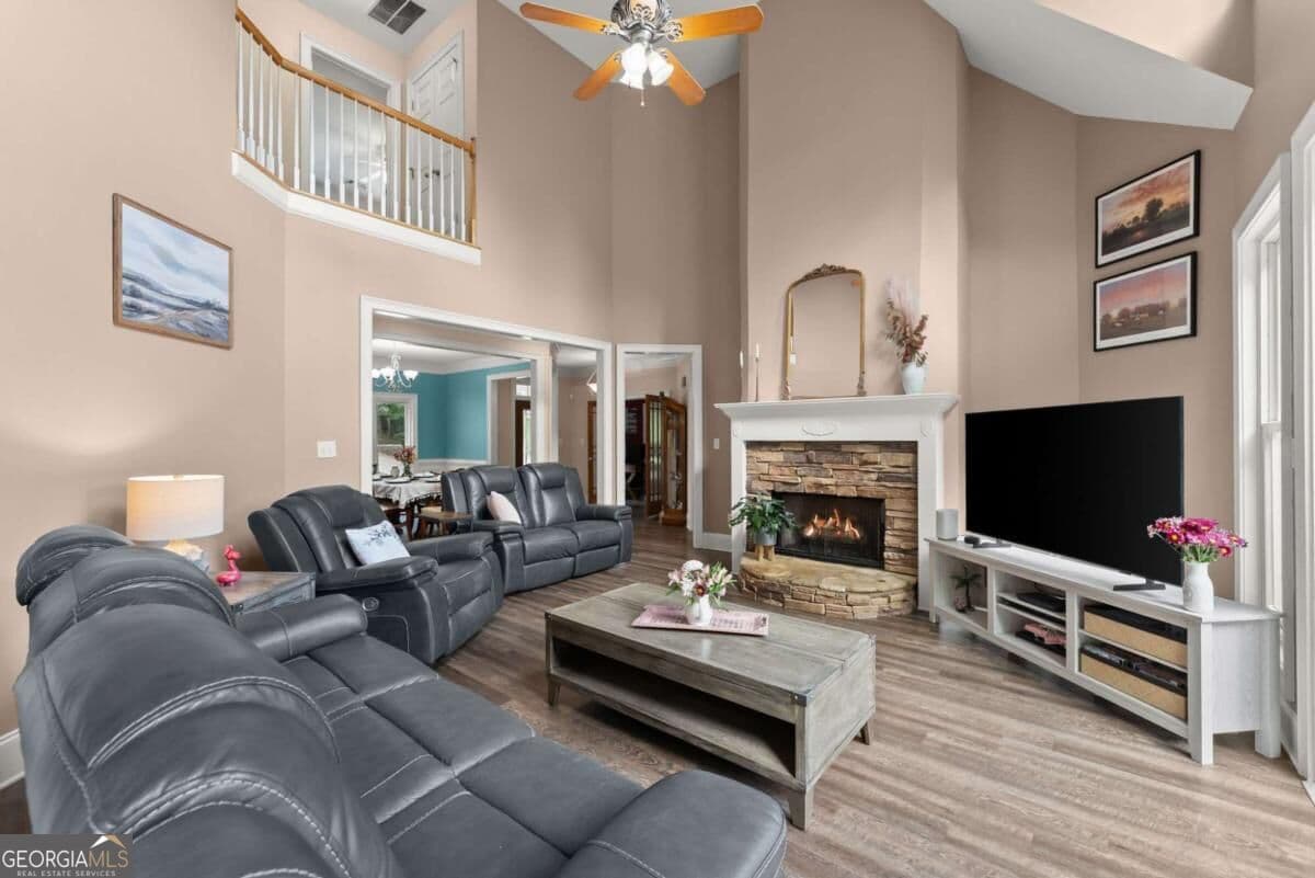 6 bedroom, 4.5 bathroom, 4,571 sq ft single family residence for sale at 1522 Gracebrook Drive, Lawrenceville, GA 30045 — photo 8