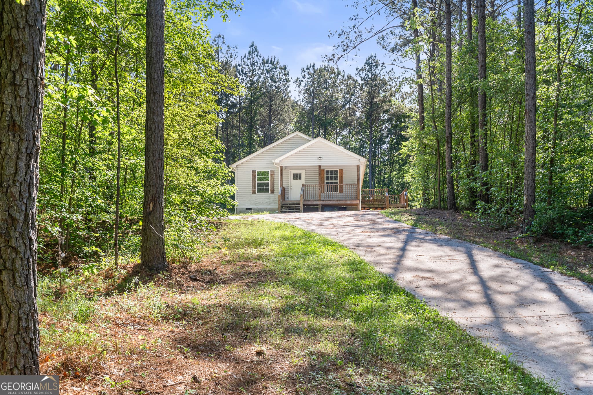 3 bedroom, 2 bathroom, 1,248 sq ft single family residence for sale at 4280 Old Dixie Highway, Dalton, GA 30721