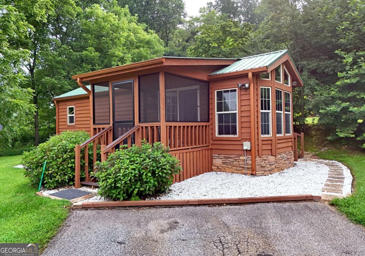 1 bedroom, 1 bathroom, 428 sq ft cabin,single family residence for sale at 87 Chimney Ridge, Blairsville, GA 30512