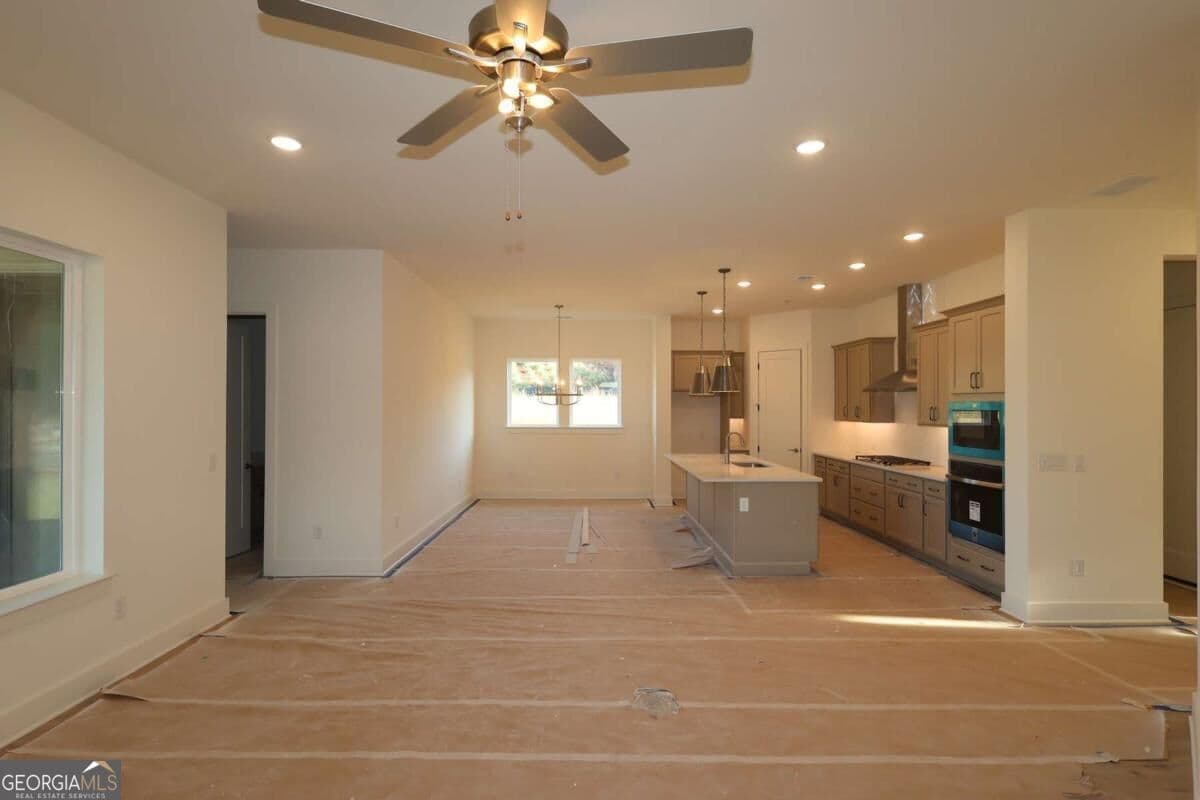 4 bedroom, 3 bathroom, 2,611 sq ft single family residence for sale at 1319 Autumn Lake Drive, Gainesville, GA 30504 — photo 7