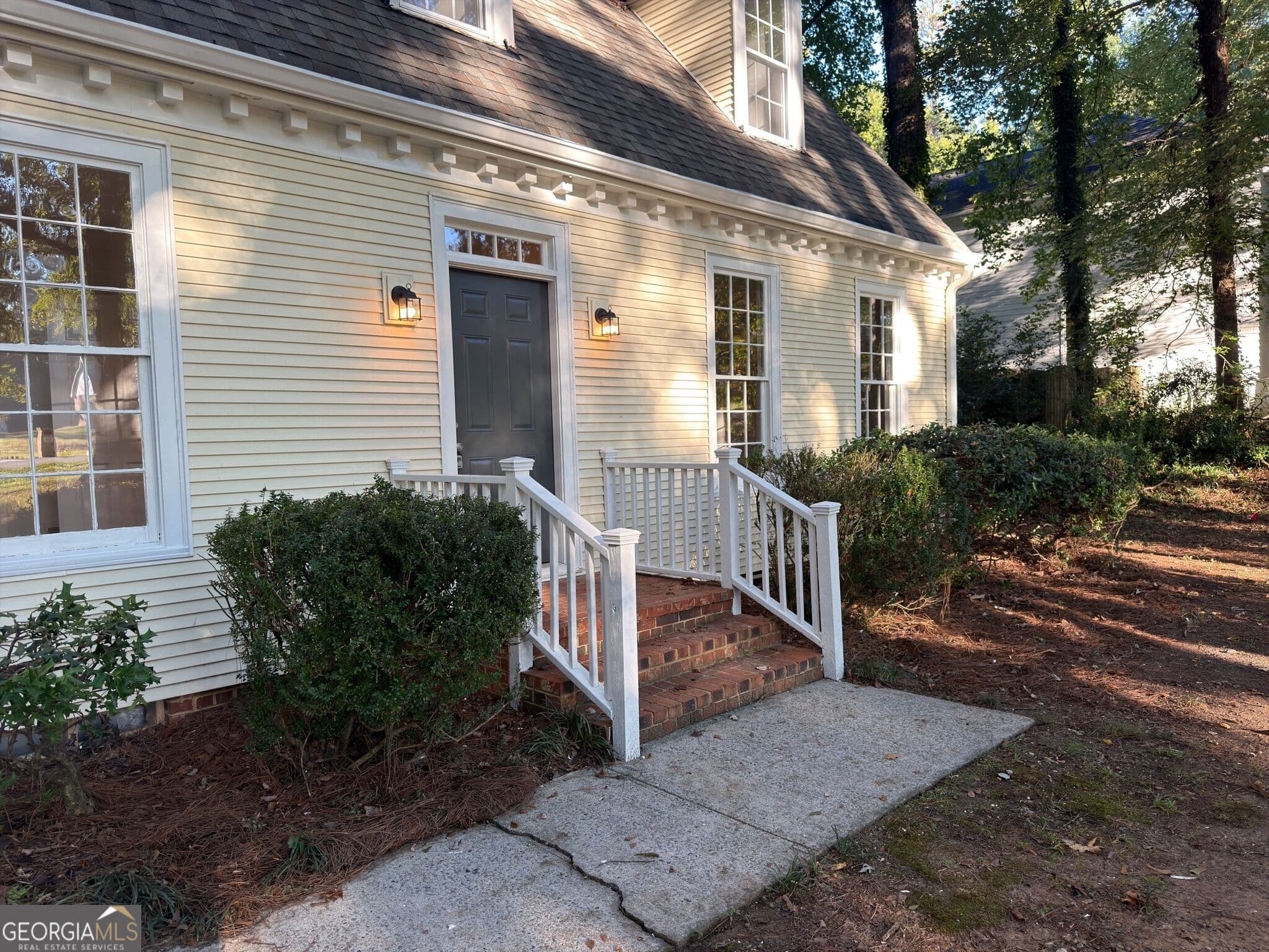 4 bedroom, 4 bathroom, 2,554 sq ft single family residence for sale at 8617 N Shore Drive, Jonesboro, GA 30236 — photo 2
