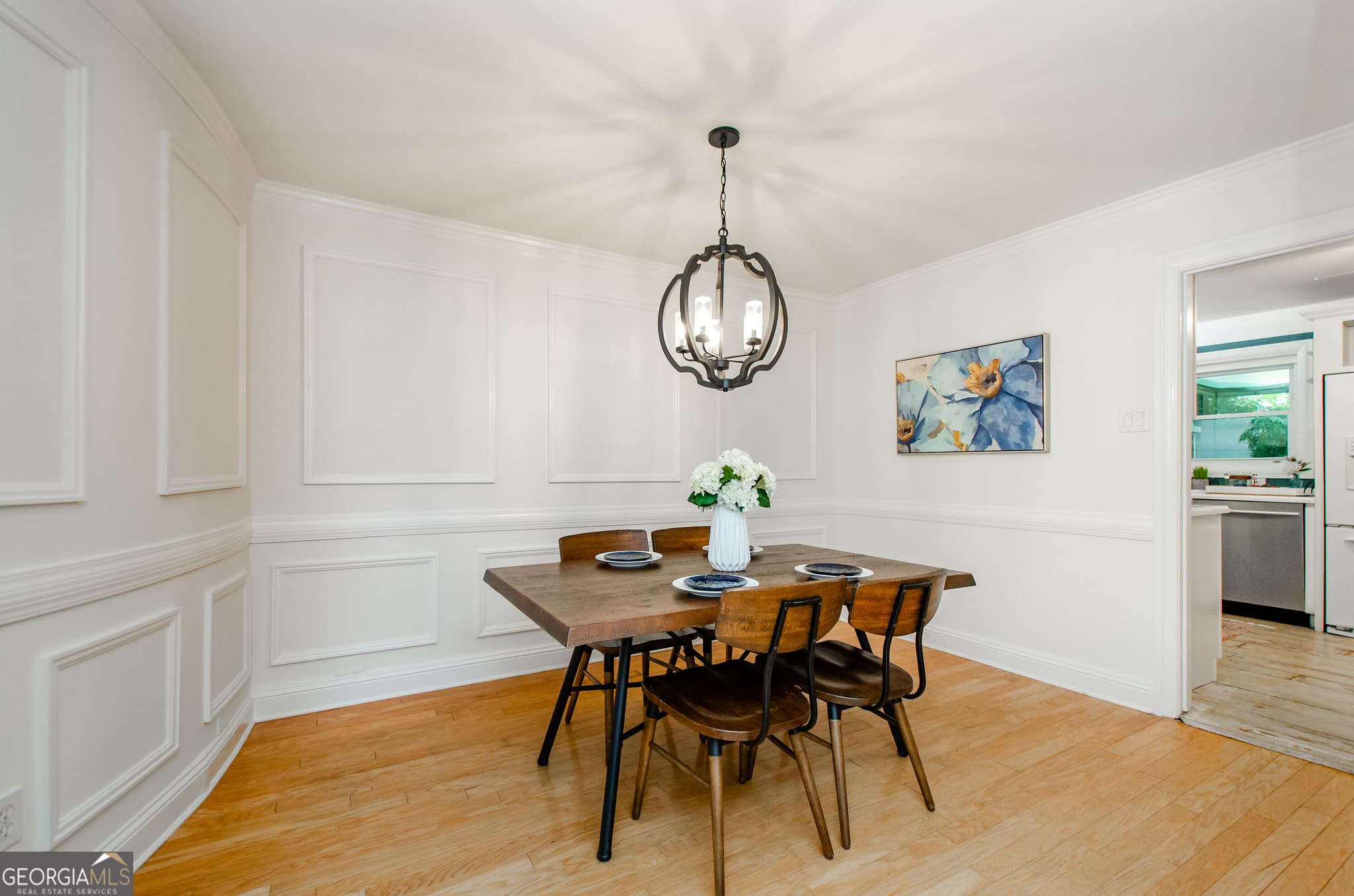 3 bedroom, 2 bathroom, 1,368 sq ft condominium for sale at 5400 Roswell Road D4, Sandy Springs, GA 30342 — photo 2