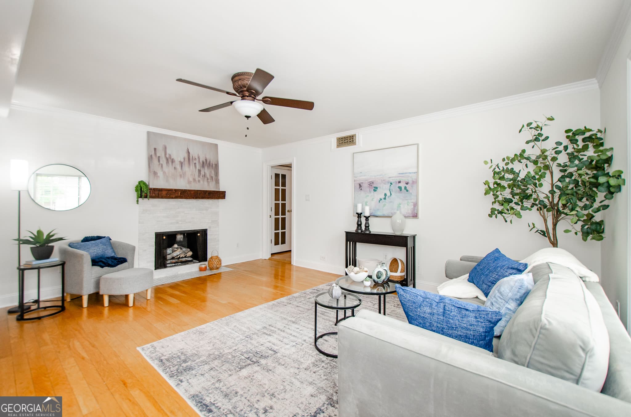 3 bedroom, 2 bathroom, 1,368 sq ft condominium for sale at 5400 Roswell Road D4, Sandy Springs, GA 30342