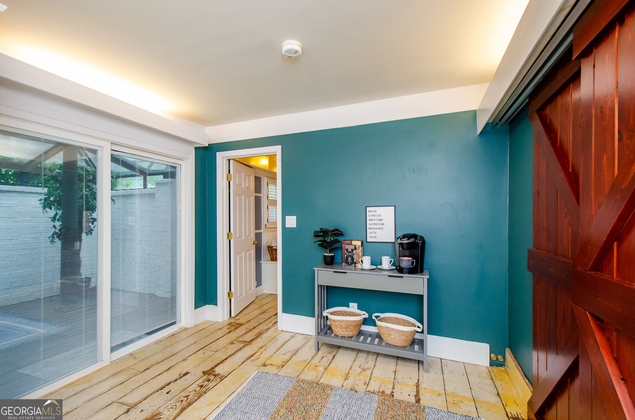 3 bedroom, 2 bathroom, 1,368 sq ft condominium for sale at 5400 Roswell Road D4, Sandy Springs, GA 30342 — photo 9