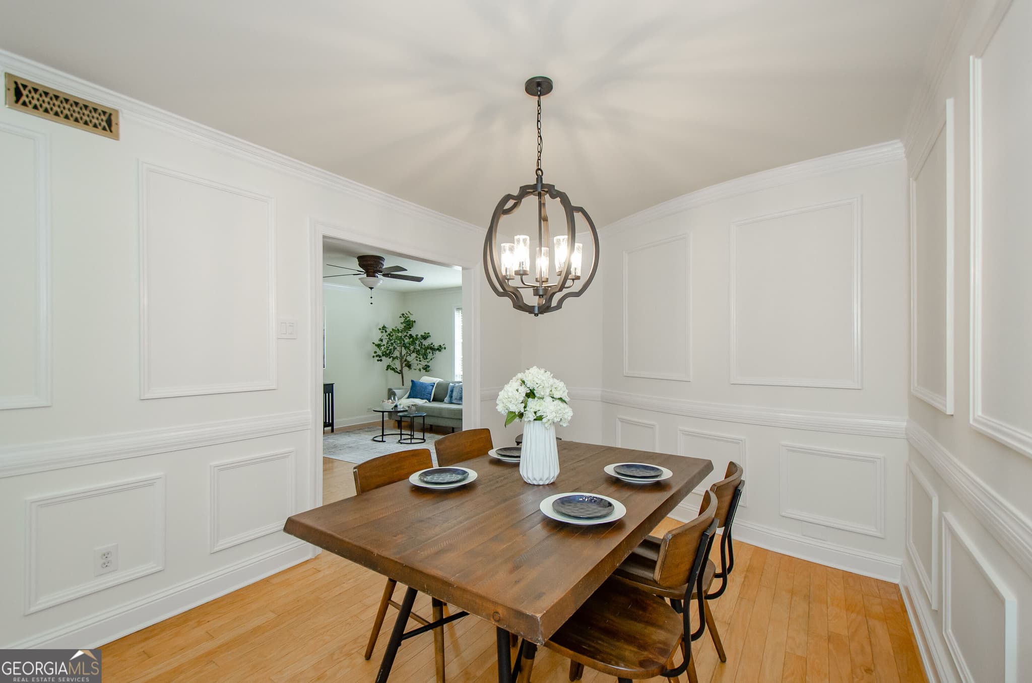 3 bedroom, 2 bathroom, 1,368 sq ft condominium for sale at 5400 Roswell Road D4, Sandy Springs, GA 30342 — photo 8