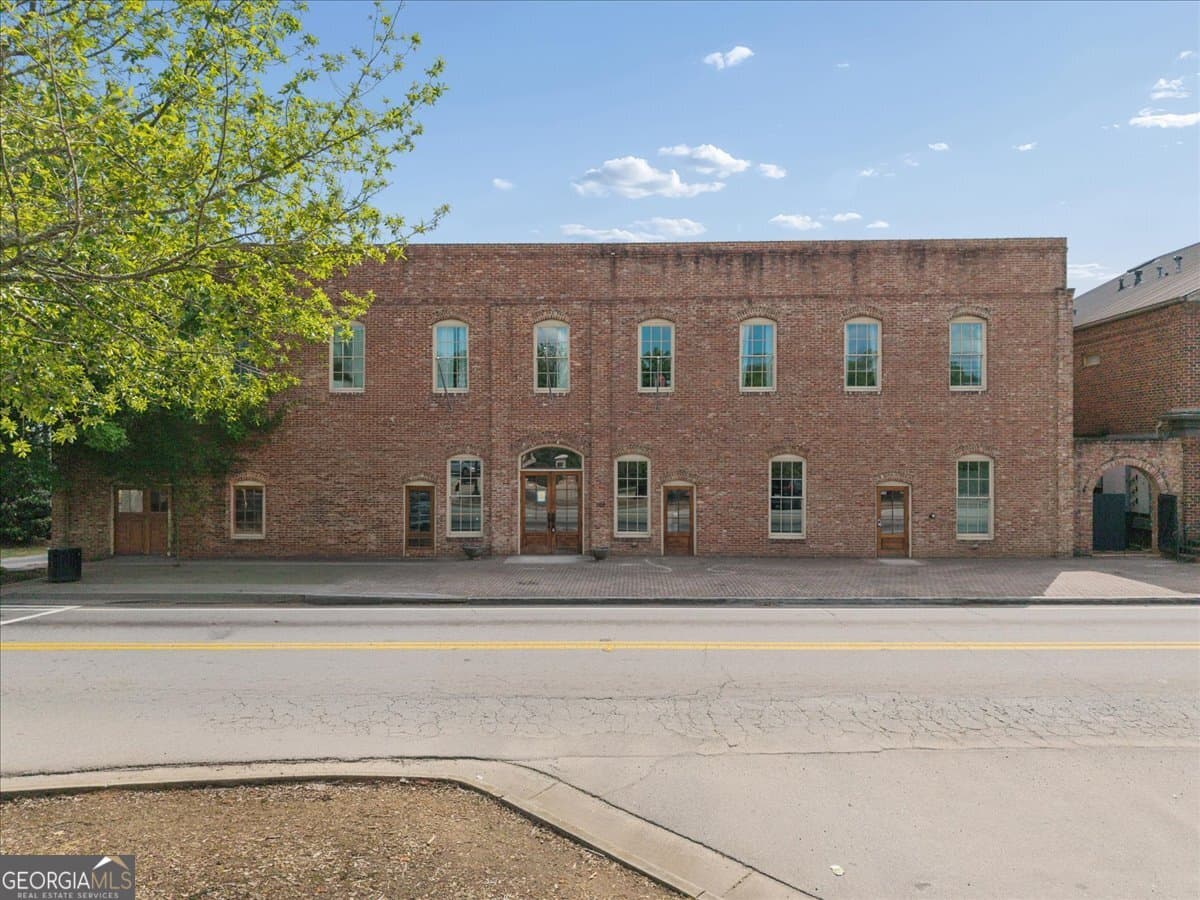 1 bedroom, 1 bathroom, 532 sq ft condominium for sale at 200 W Washington Street UNIT A, Madison, GA 30650