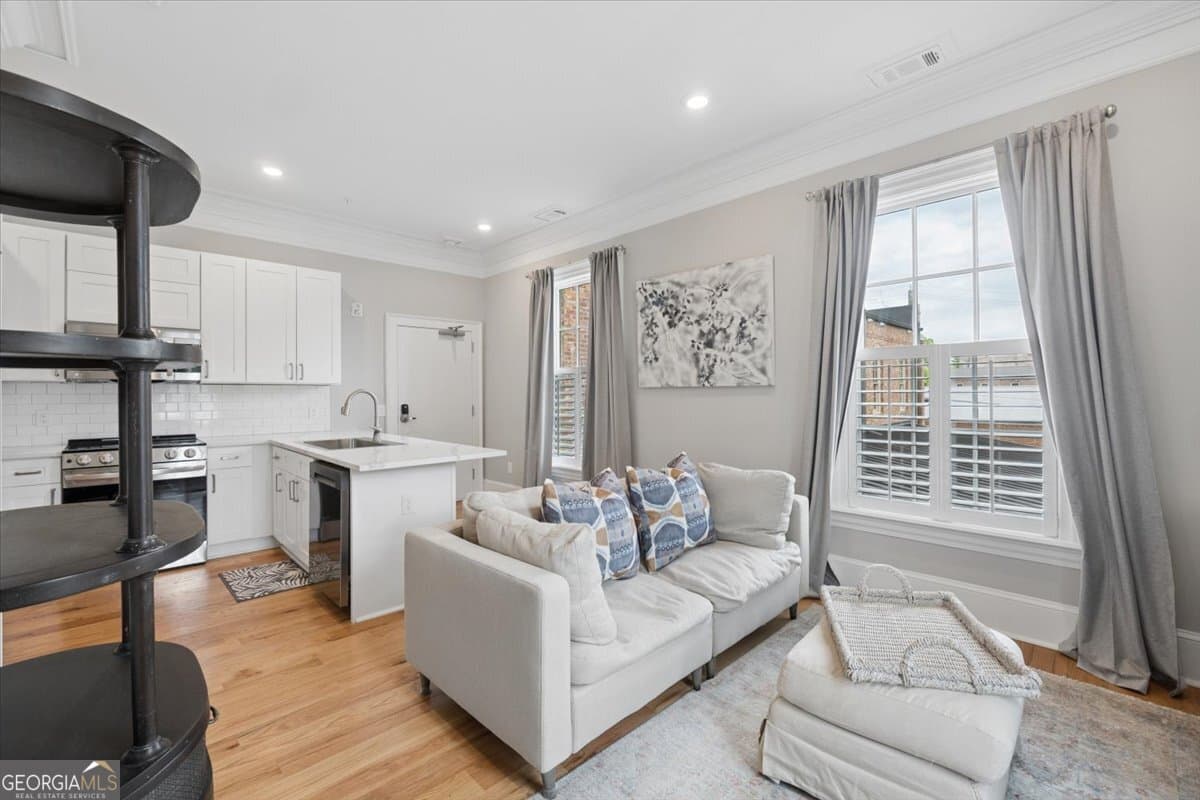 1 bedroom, 1 bathroom, 532 sq ft condominium for sale at 200 W Washington Street UNIT A, Madison, GA 30650 — photo 4