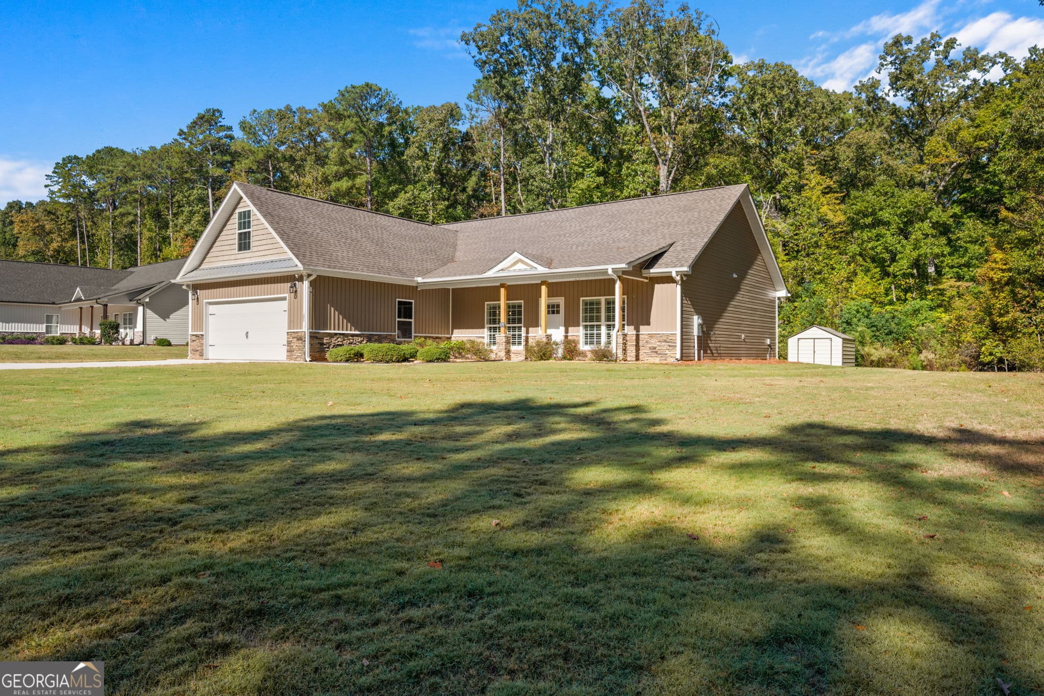 4 bedroom, 3 bathroom, 2,661 sq ft single family residence for sale at 171 Arrow Point Road, Jackson, GA 30233 — photo 3